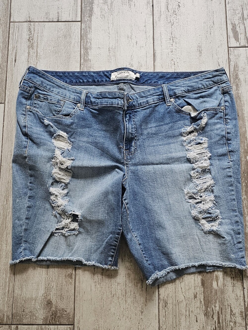 Torrid Distressed Light Blue Denim Women’s Shorts 24